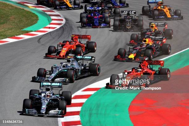 Checo Pérez aún no luce en Suzuka y Max recupera el camino