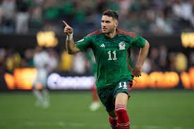 Santiago Giménez aplasta números de Luis Suárez y Zlatan Ibrahimovic.