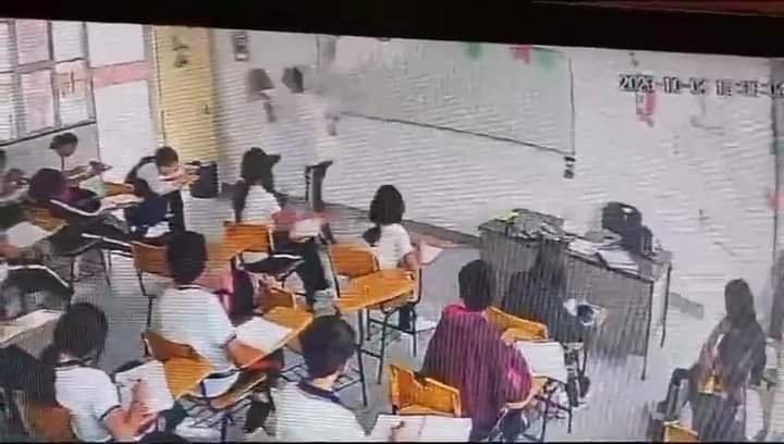 “Tragedia en las Aulas: Estudiante de 14 Años Apuñala a Maestra en Escuela de Coahuila”