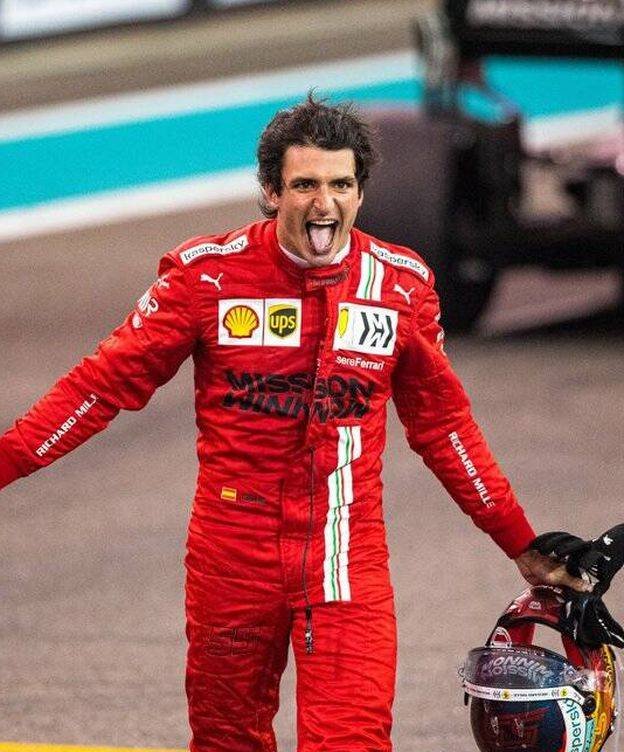 Carlos Sainz: “Max y Checo nos llevan dos años de ventaja con su Red Bull”.