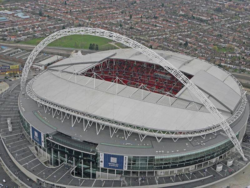 Policía británica blinda Wembley tras ataque armado en Bélgica que dejó dos fallecidos.