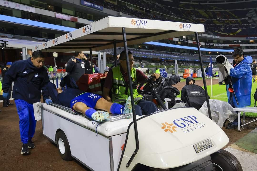 Rodrigo Huescas, hospitalizado después de partido contra Puebla.
