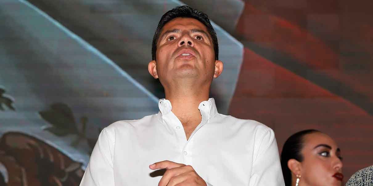 Poblanos le tunden a Lalo en redes después de confirmar que buscará la gubernatura.