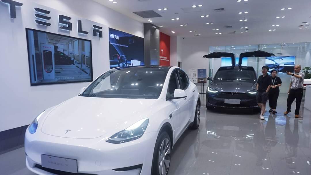 Tesla llama a revisión 2 millones de autos por defecto en el sistema de asistencia.