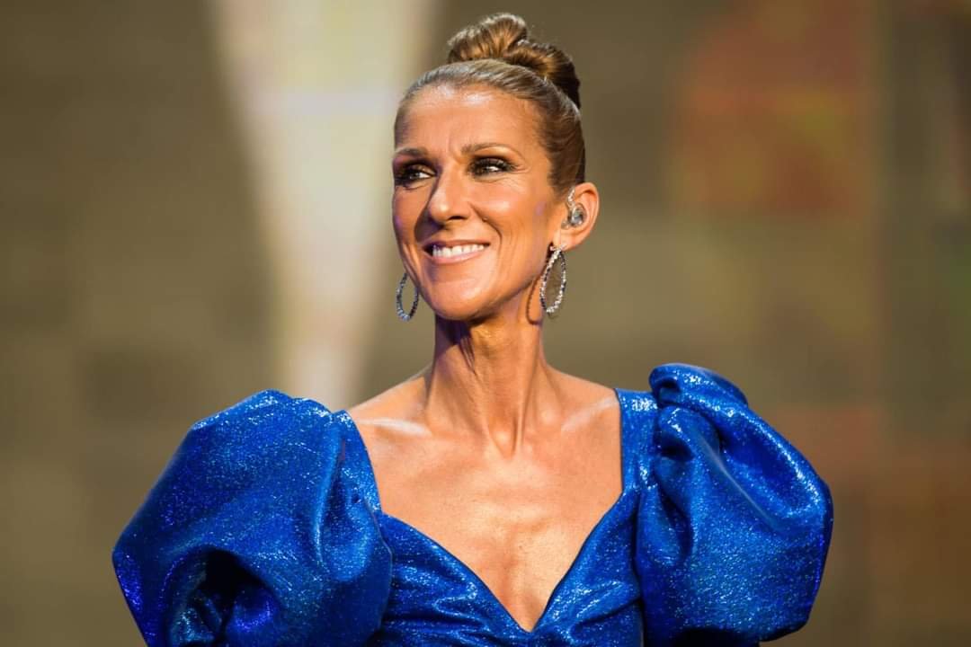 ‘Céline Dion Perdió el Control de sus Músculos’.