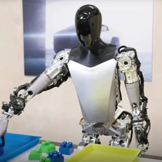 Robot de Tesla ataca violentamente a ingeniero en fábrica de Texas.