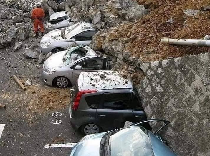 Suman al menos 55 muertos tras terremoto de magnitud 7.5 en Japón.