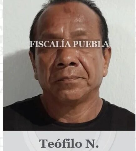 Golpeó y apuñaló a su novia hasta matarla.