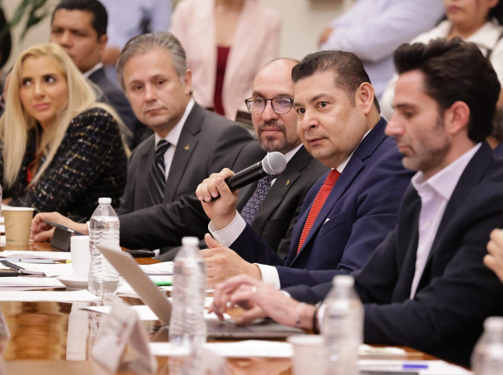 Fundamental desarrollo económico y turístico; Armenta con empresarios VIDEO.