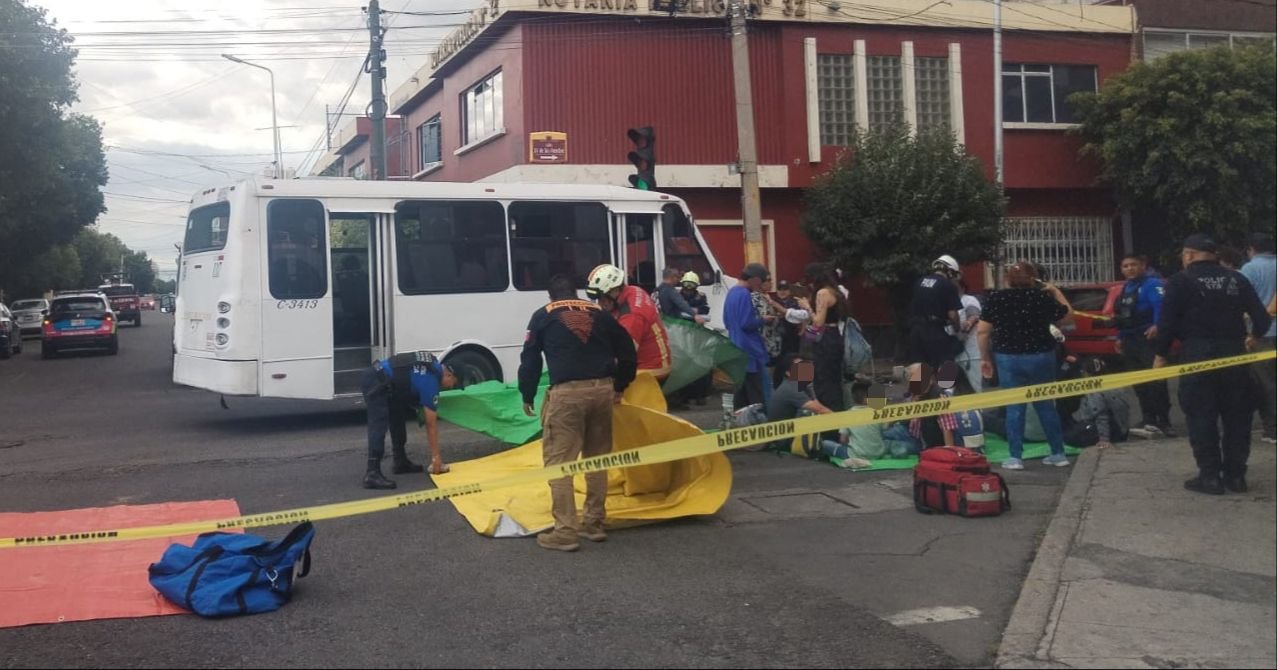 Patrulla choca contra camión de transporte público y deja heridos en Centro Histórico