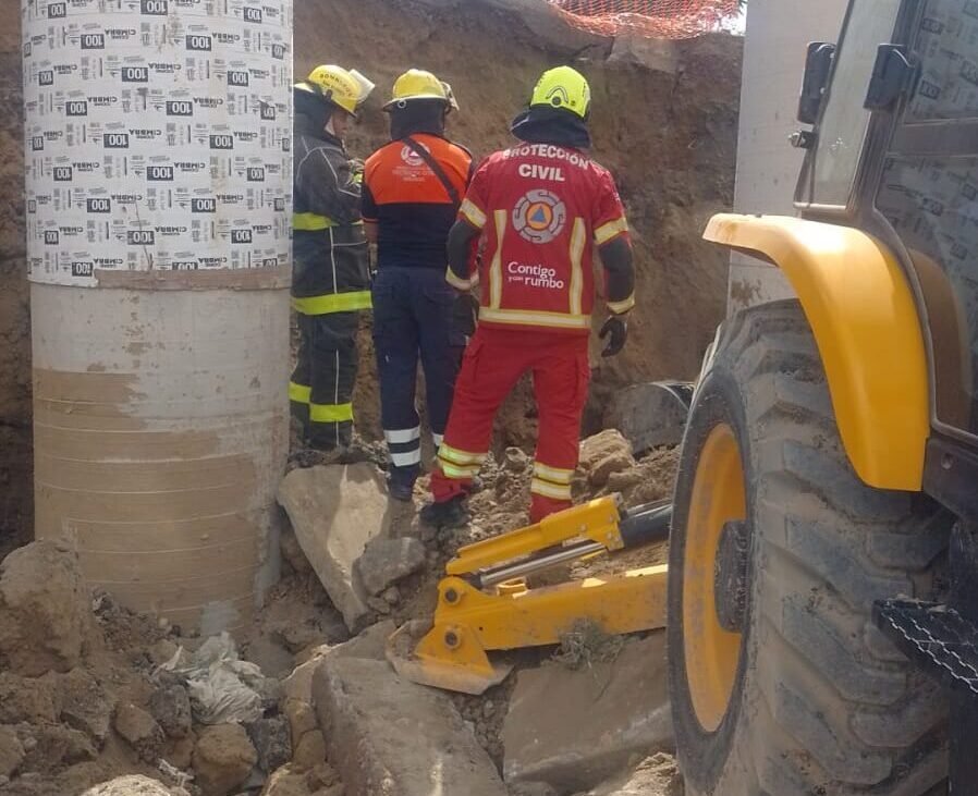 Trabajadores quedan atrapados bajo tierra en distribuidor vial Periférico Ecológico-Vía Atlixcáyotl