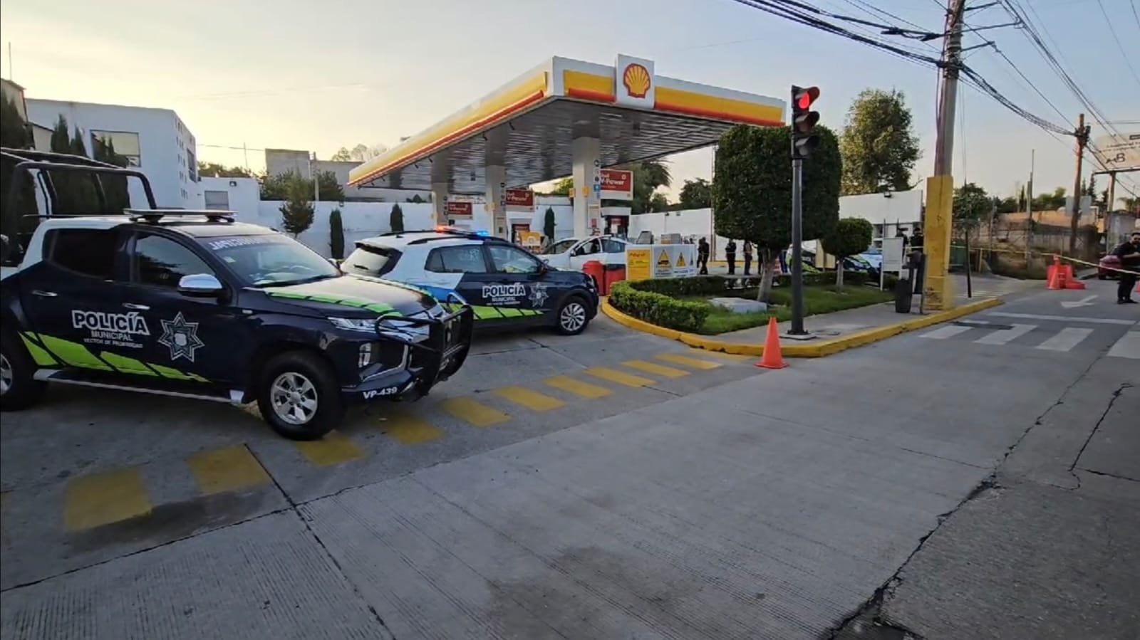 Infarto le quita la vida en gasolinera Shell.