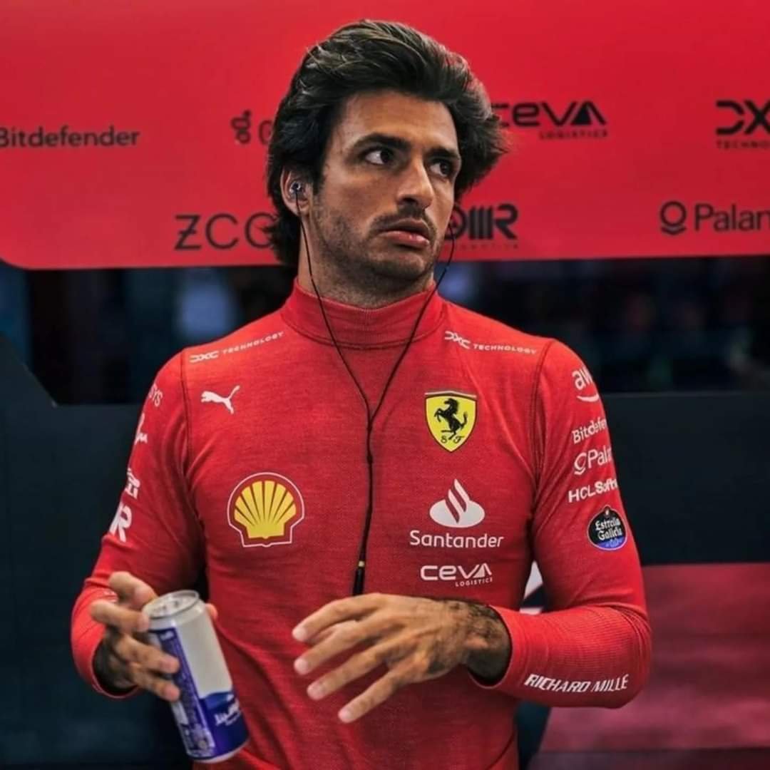 Carlos Sainz se lleva el Gran Premio de México Checo a la cola.