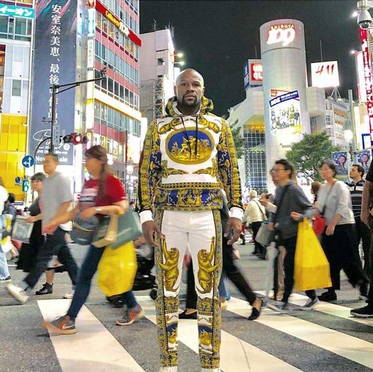 Bailarina exótica demanda a Floyd Mayweather por supuesta agresión sexual.