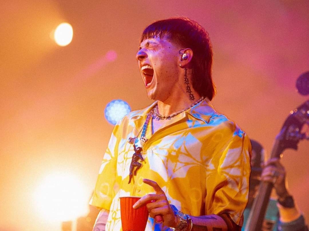 Peso Pluma Anuncia Ayuda por Huracán Milton y Cancela Conciertos en Florida.