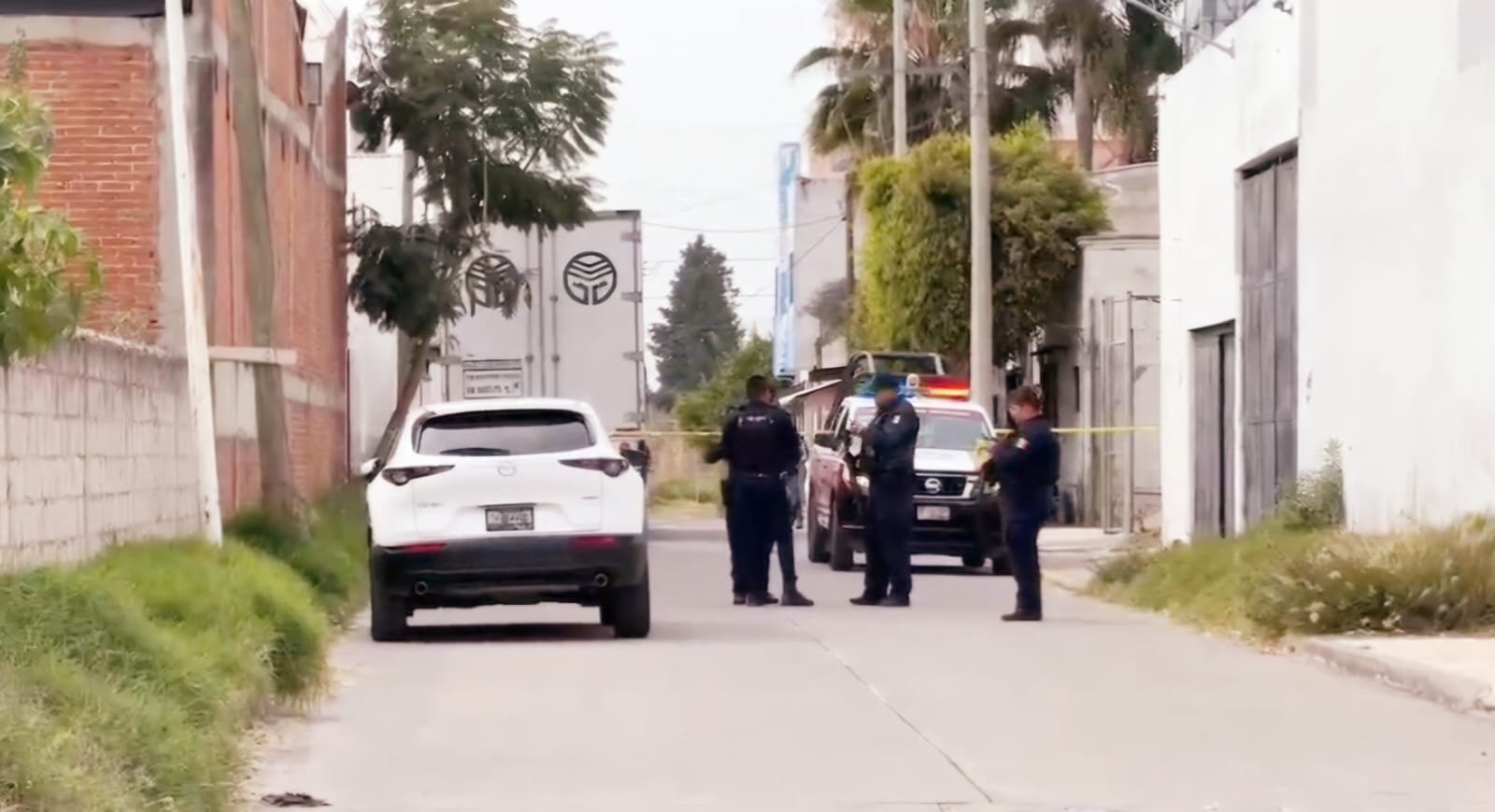 Conductor de transporte evitar robo de camioneta en Cuautlancingo, policías llegan 30 minutos después.