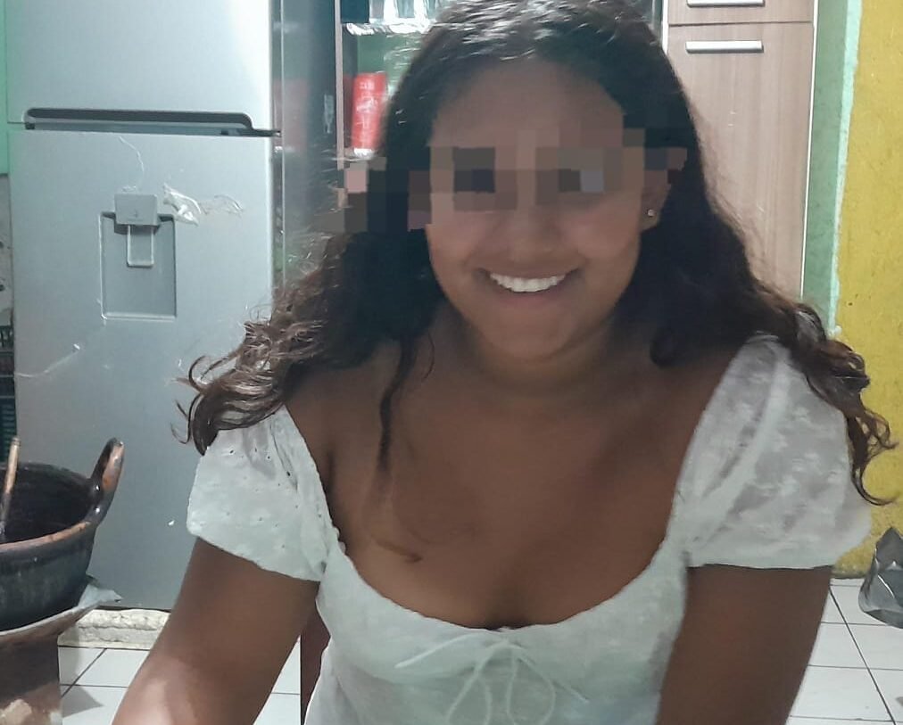 Quinceañera apuñalada se aferra a la vida, tiene intestino y corazón perforados.