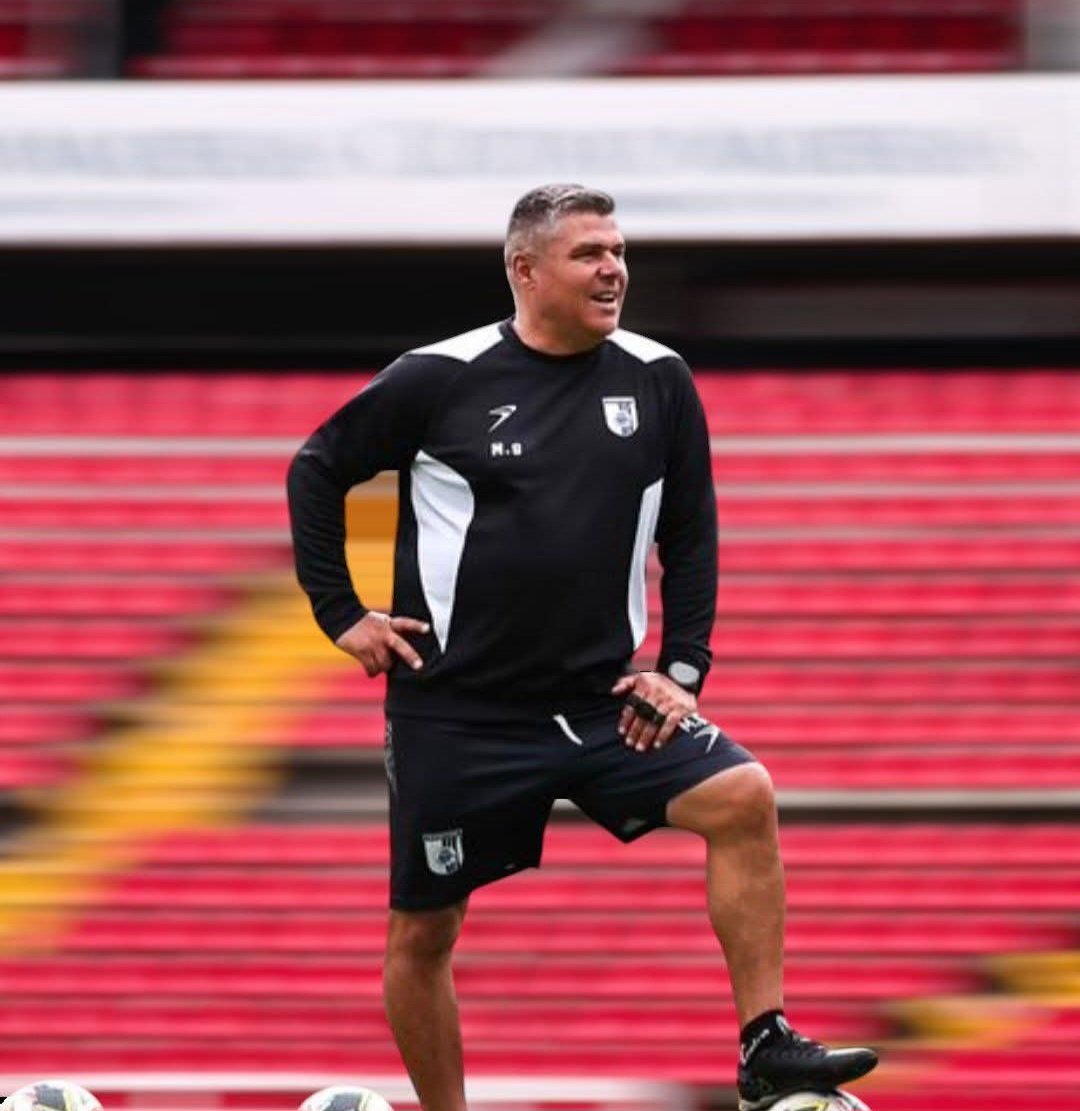 Gallos Balncos le da la gracias a su entrenador Mauro Gerk