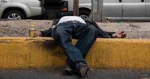 Se acabó la amistad, borrachos se agarran a trompadas, uno va al tambo