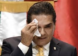 Acumula denuncias el prófugo Silvano Aureoles