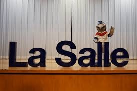 Chirrin chirrin, mi profesor, lo corren del Benavente por acosador
