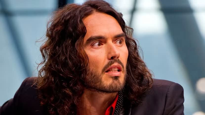El Actor Russell Brand Enfrenta Acusaciones de Violación y Agresión Sexual.