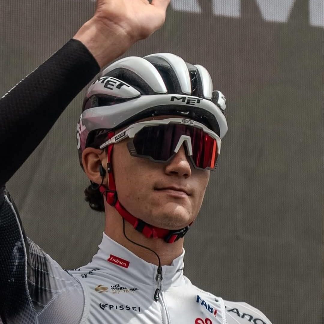 Isaac del Toro es el primer ciclista mexicano en portar la La Maglia Rosa.