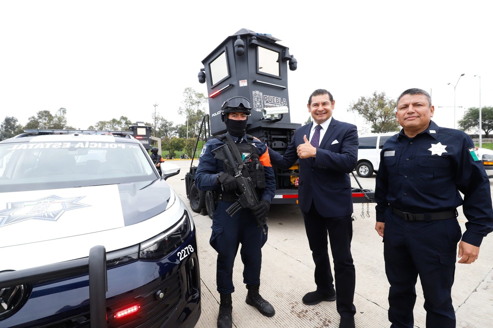 Compromiso cumplido, Armenta entrega 100 patrullas y 10 torres de vigilancia