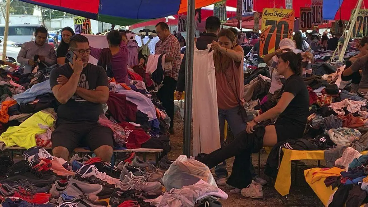 Golpean a mujer y la dejan tirada en Tianguis San Isidro