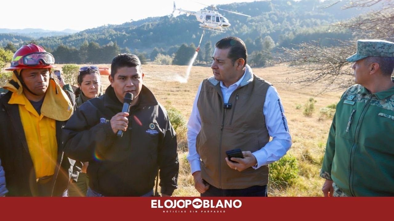 Armenta supervisa combate a incendio en la Sierra Negra; anuncia vivero y laboratorio forestal para restaurar la zona