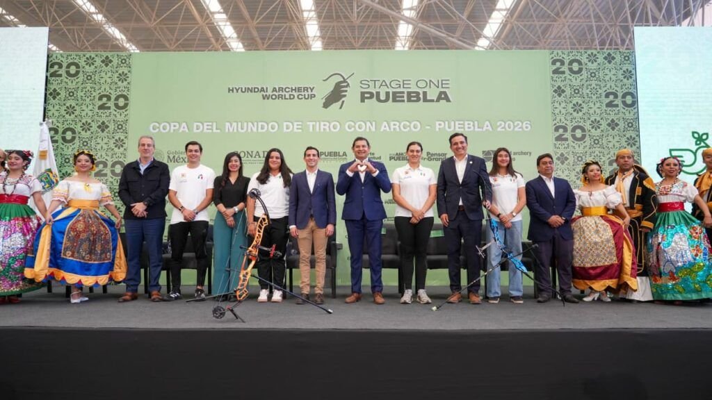 Alejandro Armenta y el presidente municipal, Pepe Chedraui, presentaron la Copa del Mundo de Tiro con Arco Puebla 2026 que será del 7 al 12 de abril