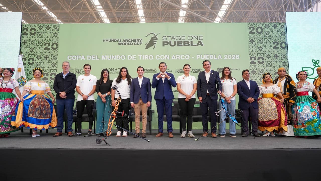 Alejandro Armenta y el presidente municipal, Pepe Chedraui, presentaron la Copa del Mundo de Tiro con Arco Puebla 2026 que será del 7 al 12 de abril