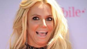 Detiene la policía a Britney y la llevan a hospital